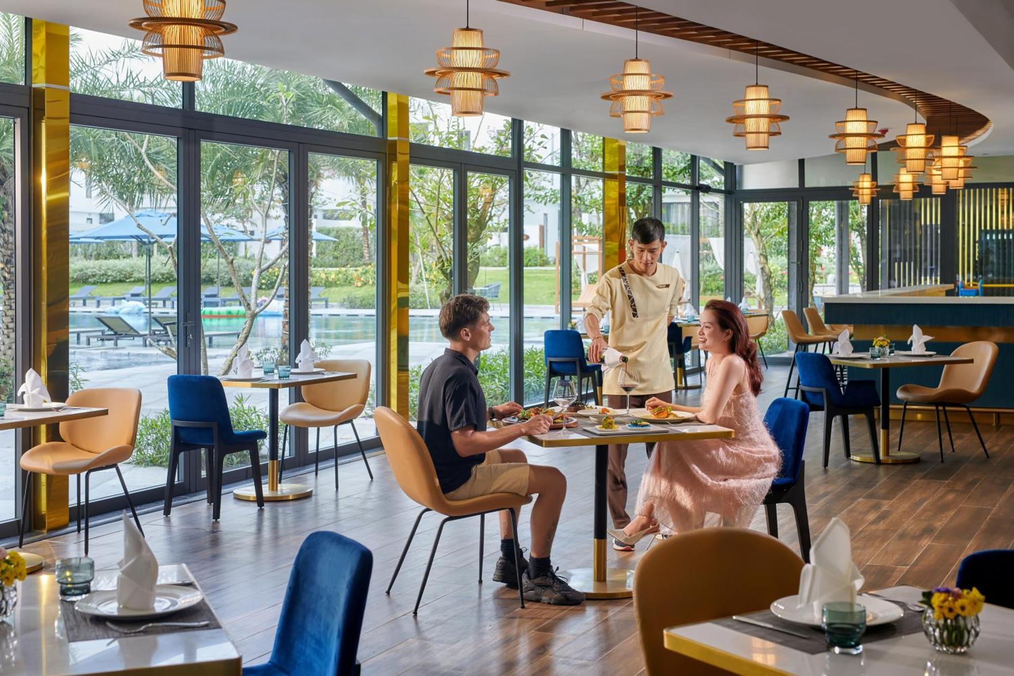 Wyndham Hoi An Royal Beachfront Resort & Villas An Ban Exterior photo
