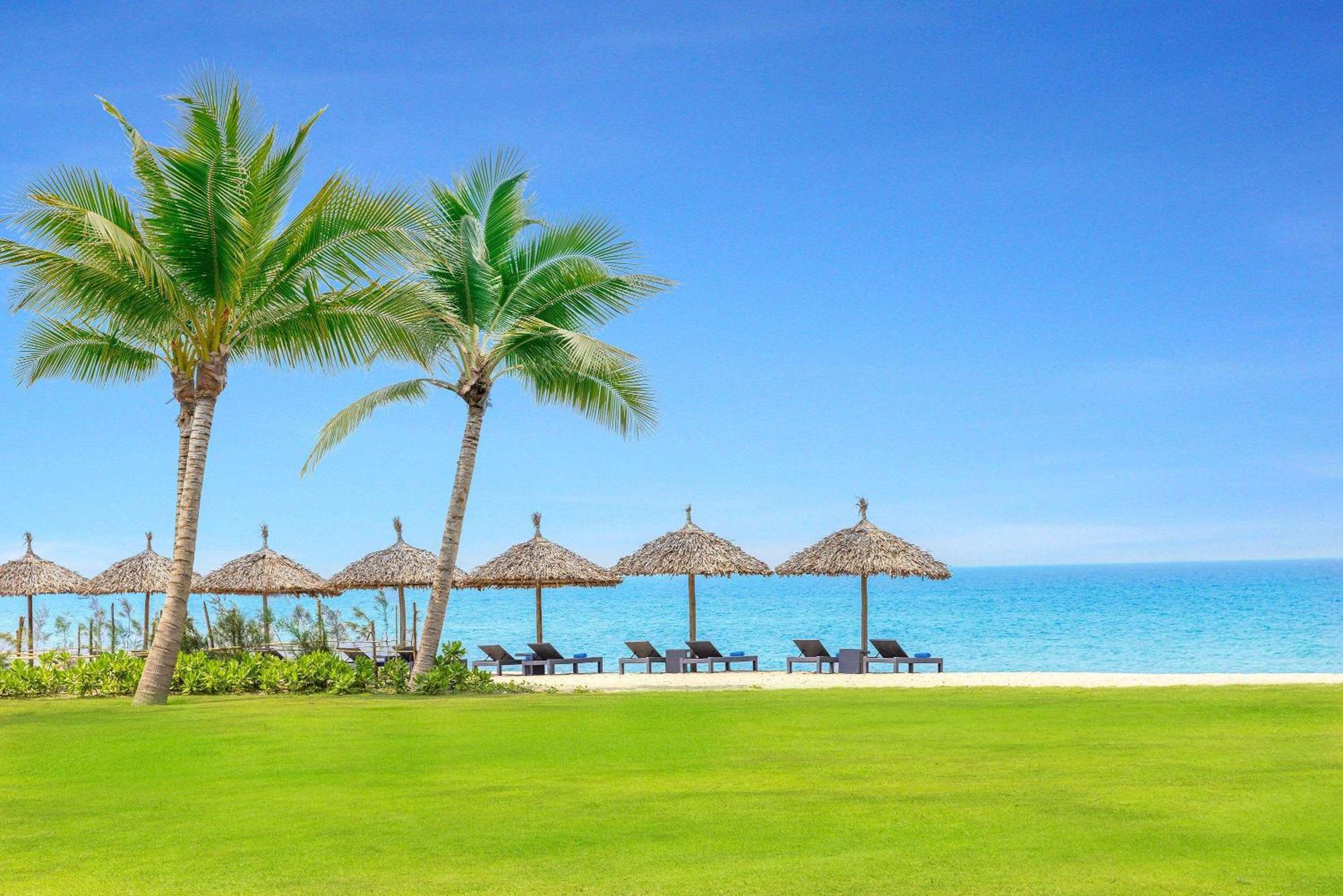 Wyndham Hoi An Royal Beachfront Resort & Villas An Ban Exterior photo