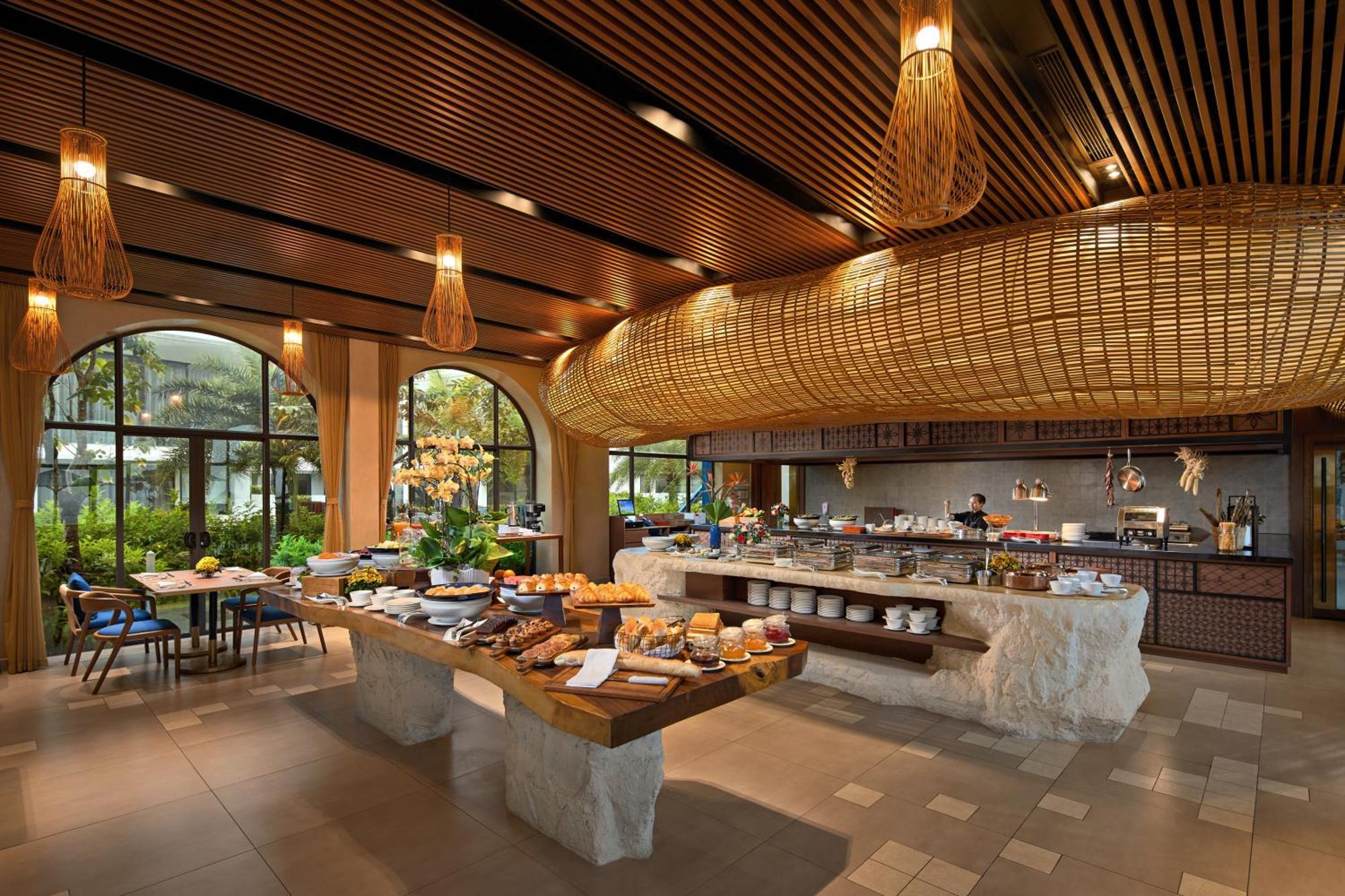 Wyndham Hoi An Royal Beachfront Resort & Villas An Ban Exterior photo