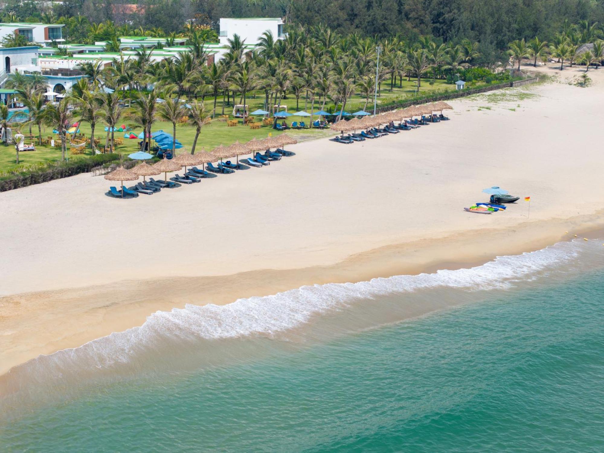 Wyndham Hoi An Royal Beachfront Resort & Villas An Ban Exterior photo