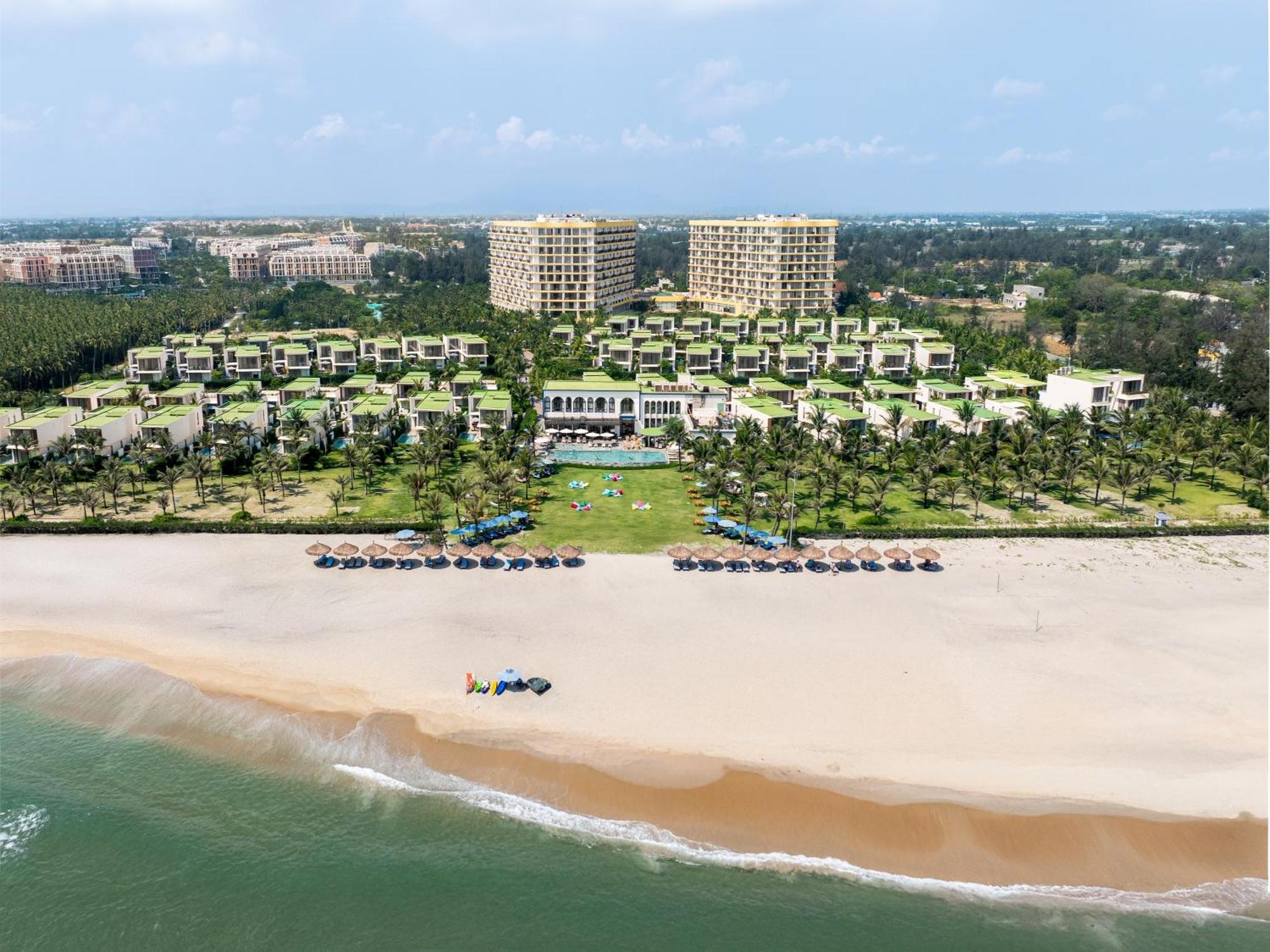 Wyndham Hoi An Royal Beachfront Resort & Villas An Ban Exterior photo