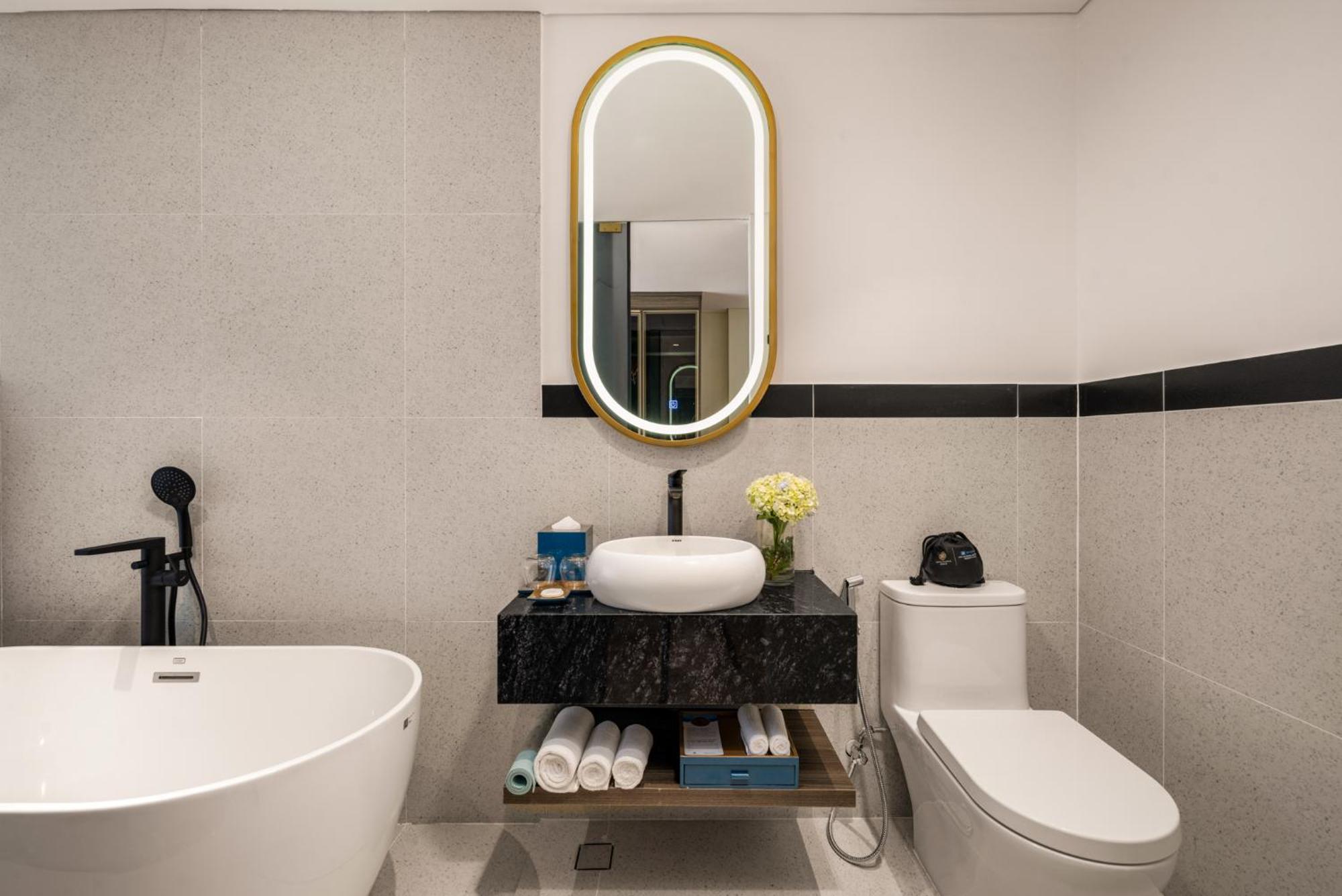 Wyndham Hoi An Royal Beachfront Resort & Villas An Ban Exterior photo